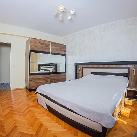 Apartment Emili City Center บาร์ ภายนอก รูปภาพ
