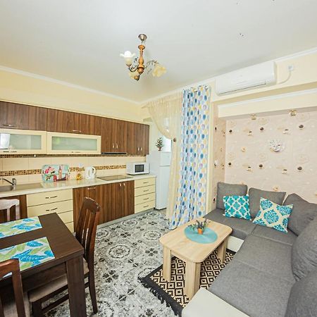 Apartment Emili City Center บาร์ ภายนอก รูปภาพ