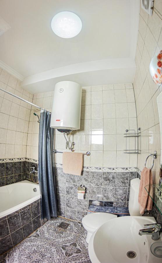 Apartment Emili City Center บาร์ ภายนอก รูปภาพ
