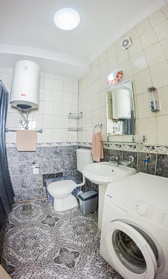 Apartment Emili City Center บาร์ ภายนอก รูปภาพ