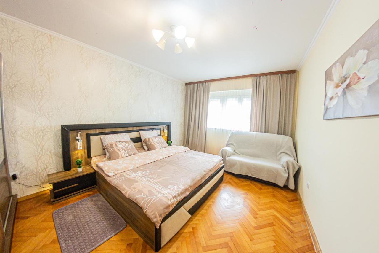 Apartment Emili City Center บาร์ ภายนอก รูปภาพ