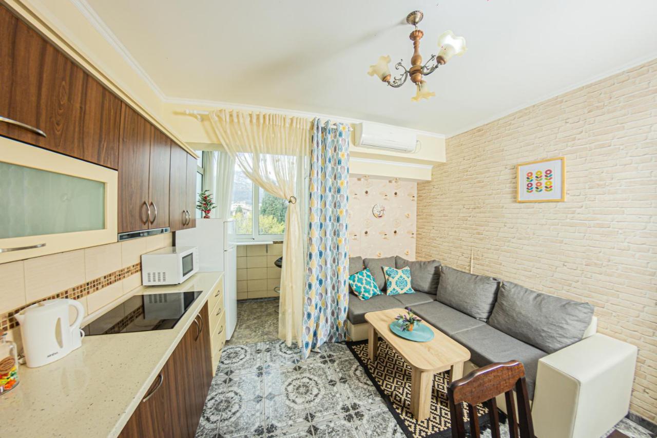 Apartment Emili City Center บาร์ ภายนอก รูปภาพ